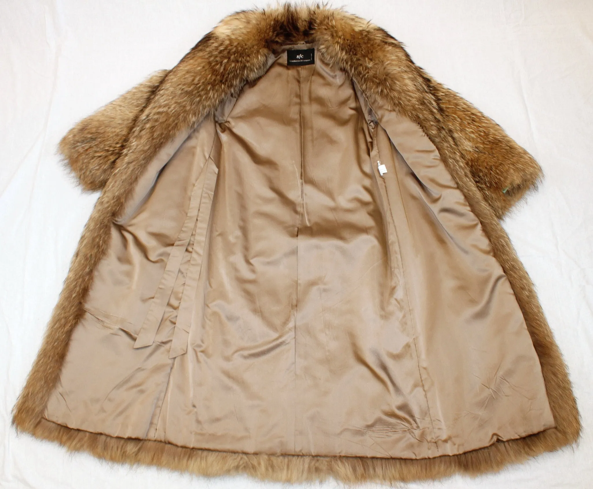 Vintage Finnish Raccoon Fur Coat -L | Feathered | Lightweight Design