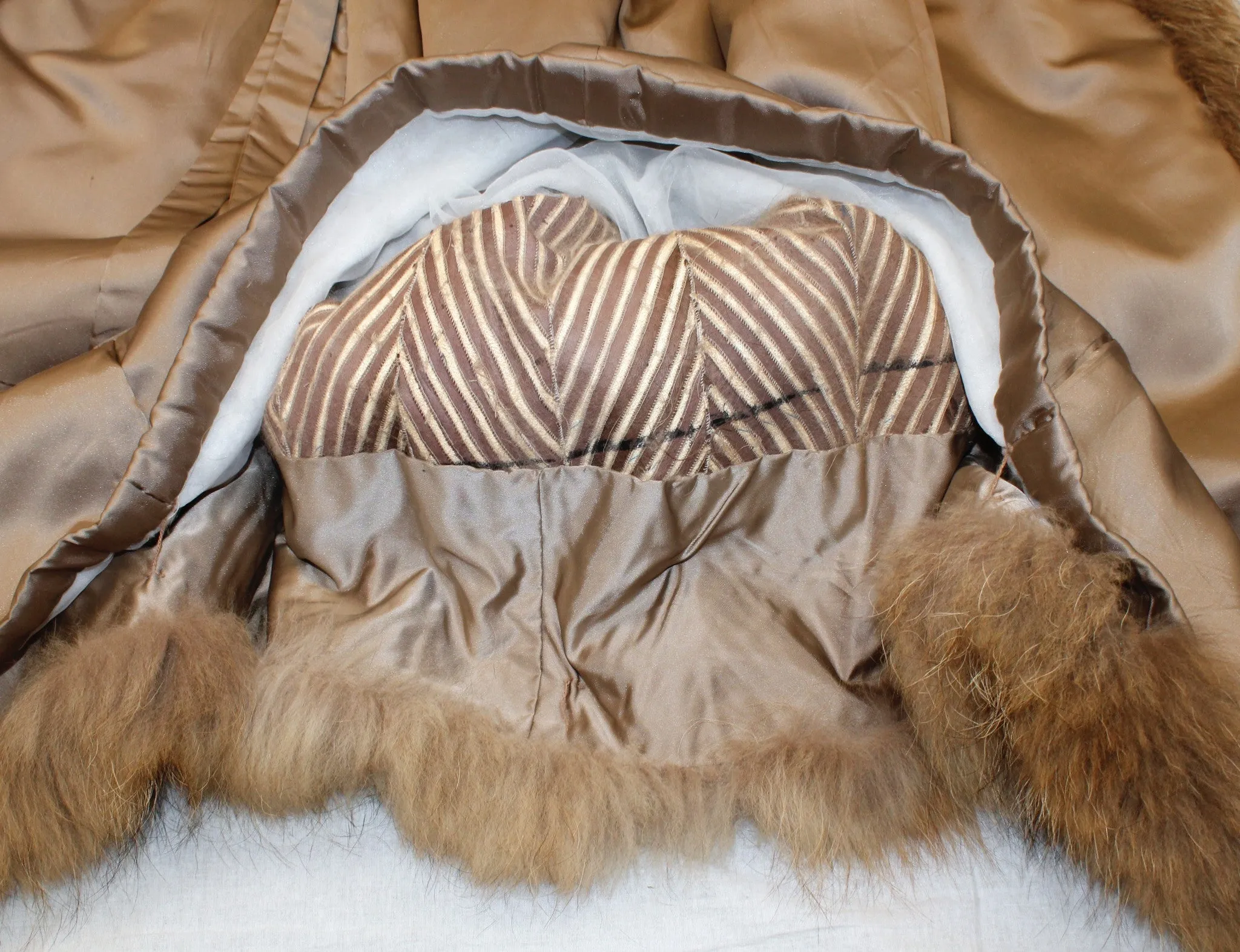 Vintage Finnish Raccoon Fur Coat -L | Feathered | Lightweight Design