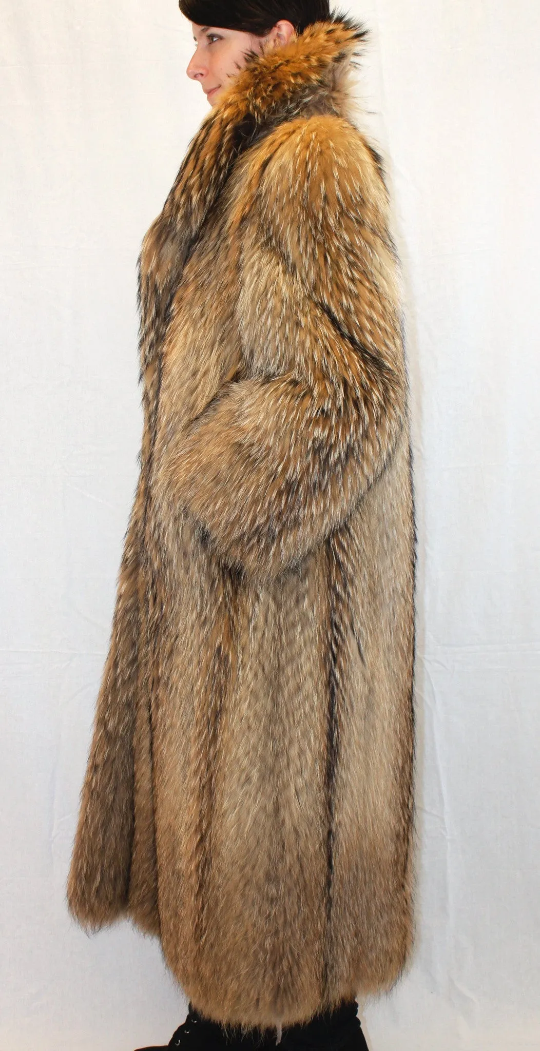 Vintage Finnish Raccoon Fur Coat -L | Feathered | Lightweight Design